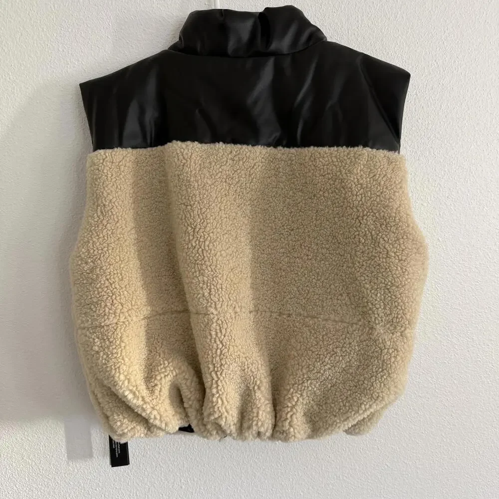 NWT Sherpa Vegan Leather Reversible Puffer Vest size s Teddy Cozy Winter - Picture 4 of 6